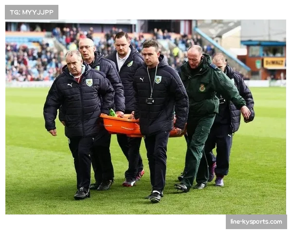 梅斯中场海恩踝关节受伤 德国小将训练中扭伤脚踝预计休战两周 梅斯中场海恩踝关节受伤 德国小将训练中扭伤脚踝预计休战两周